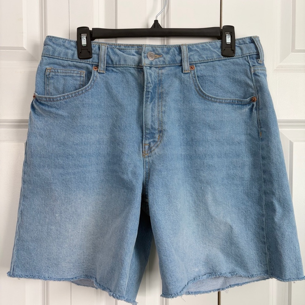 H&M Light Wash Denim Bermuda Style Shorts With Raw Hem